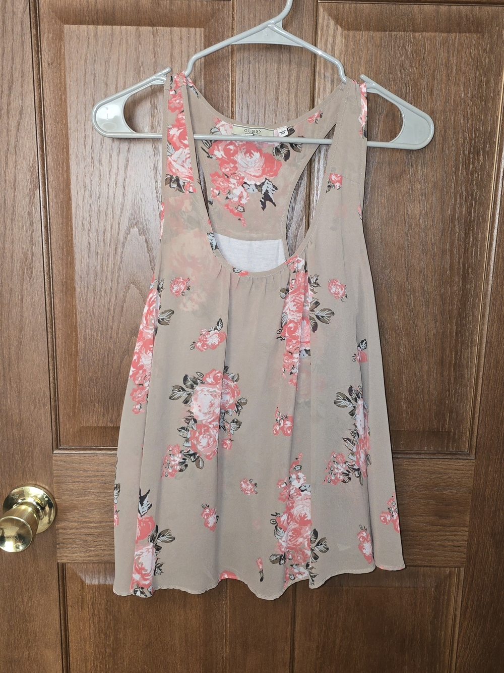 🌸 GUESS Floral Racerback Tank Top Medium Beige Pink Flowy Sleeveless Blouse
